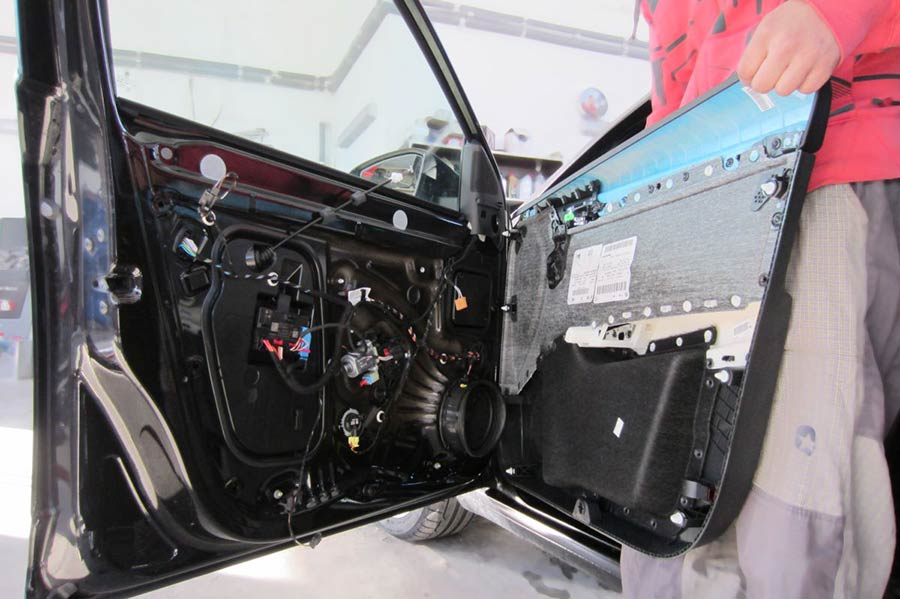 rozobratie a tlmenie dverí Octavia 3