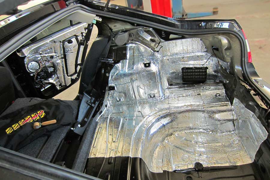 Tlmenie kufru auta Škoda Octavia